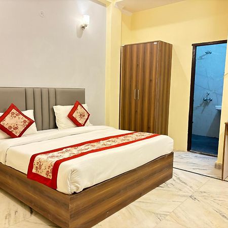 Hotel Vegas Corporate Suites Noida Bagian luar foto