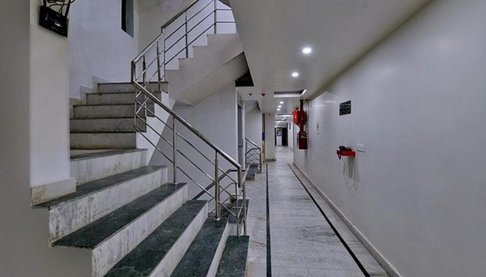 Hotel Vegas Corporate Suites Noida Bagian luar foto