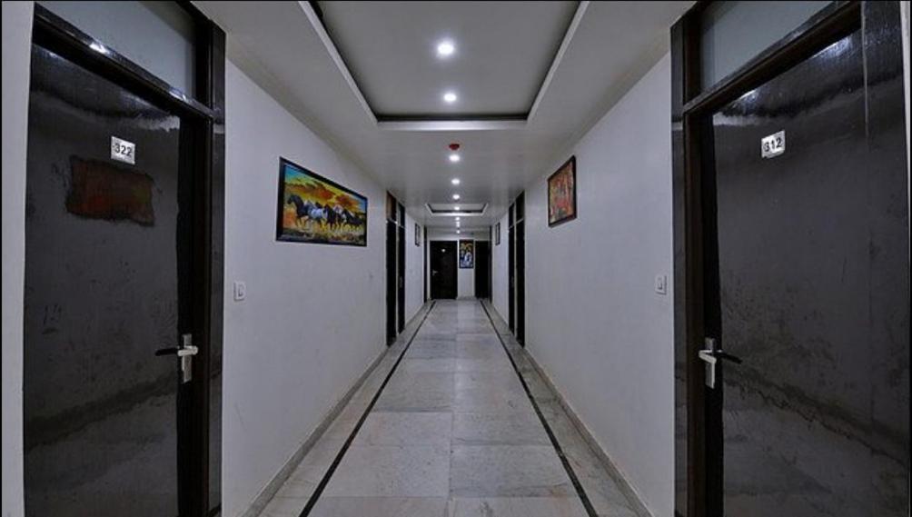 Hotel Vegas Corporate Suites Noida Bagian luar foto