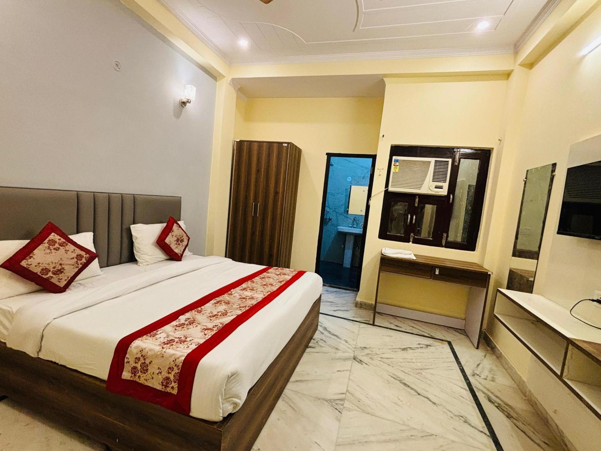 Hotel Vegas Corporate Suites Noida Bagian luar foto