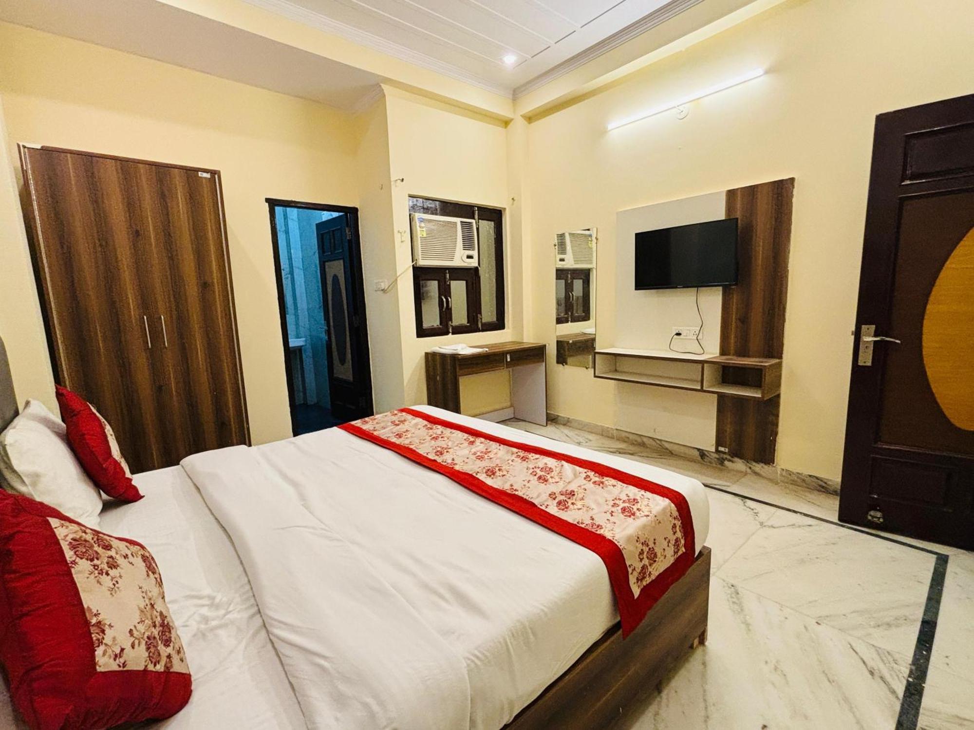 Hotel Vegas Corporate Suites Noida Bagian luar foto