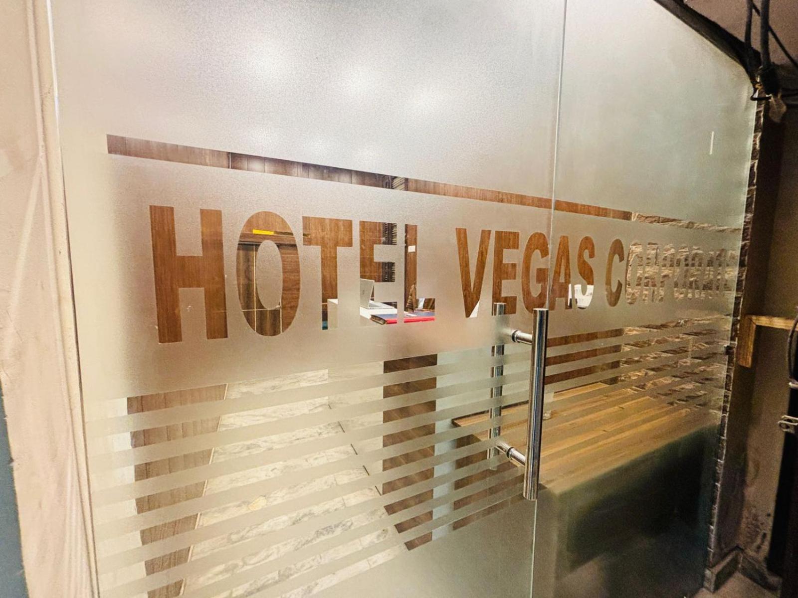 Hotel Vegas Corporate Suites Noida Bagian luar foto